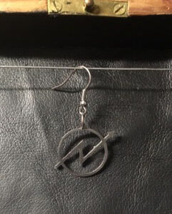 Squat sign, small - earring