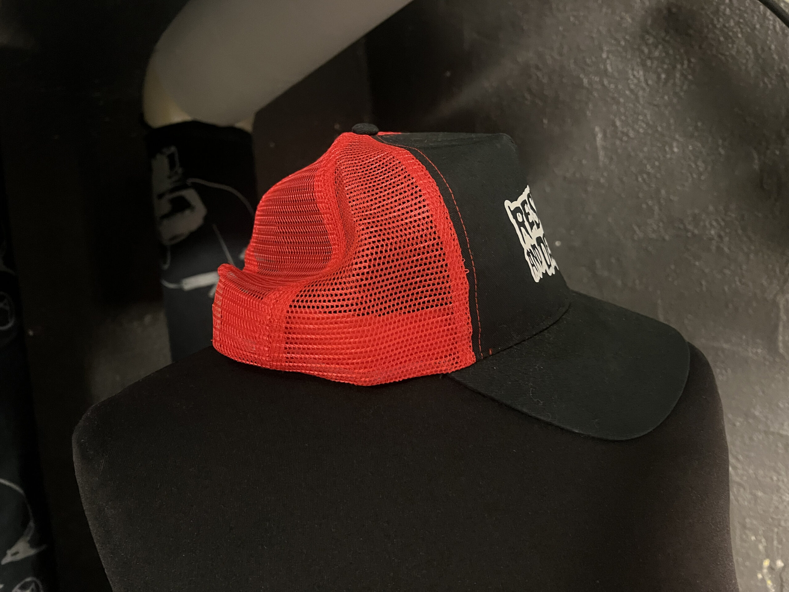 Research and Destroy, black/red - cap