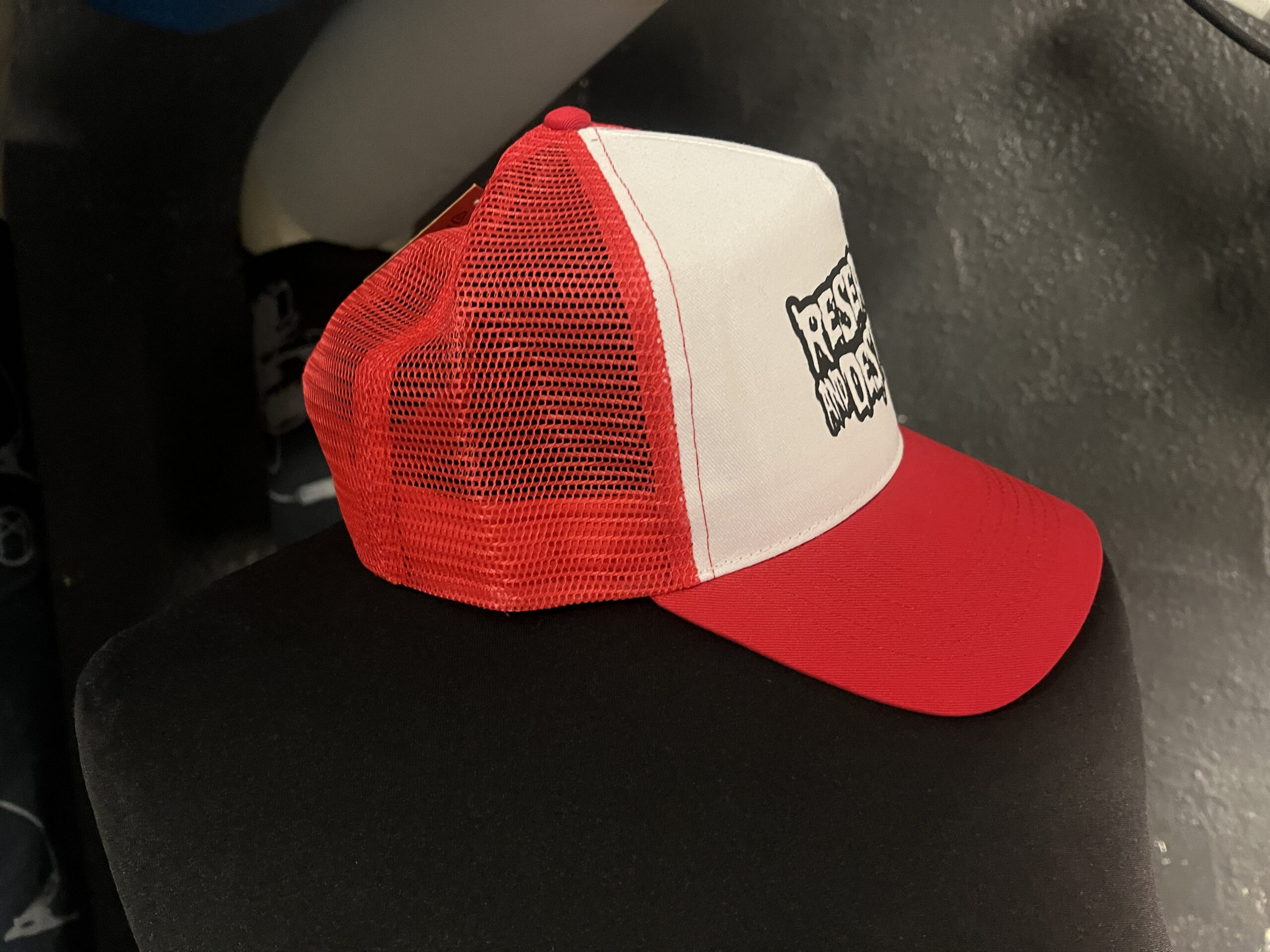 Research and Destroy, white/red - cap