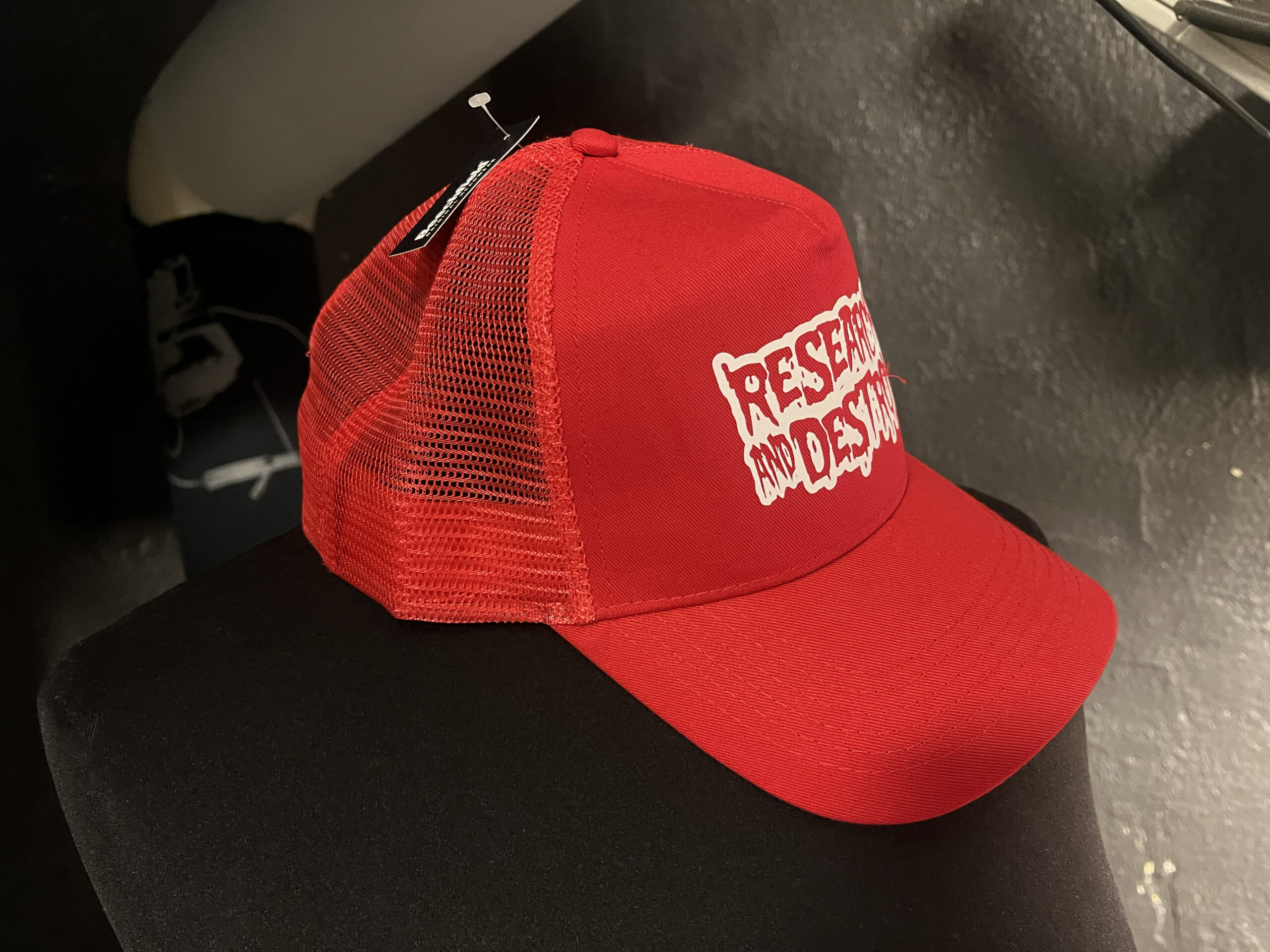 Research and Destroy, red - cap